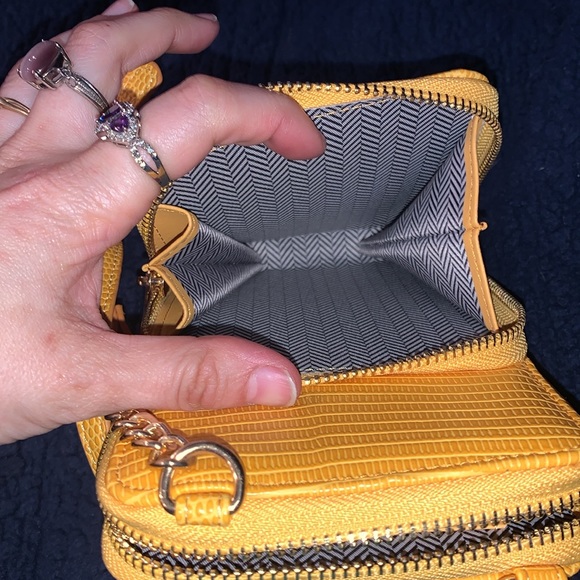 Super Cute Little Yellow Purse !!!! - Picture 7 of 10